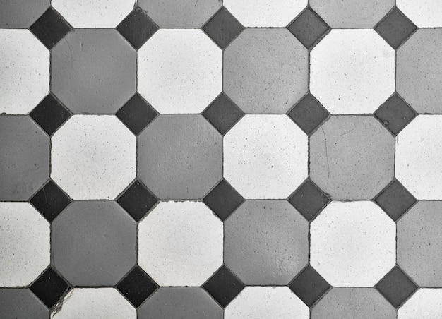 Керамические плитки для пола квартиры с геометрическим рисунком
